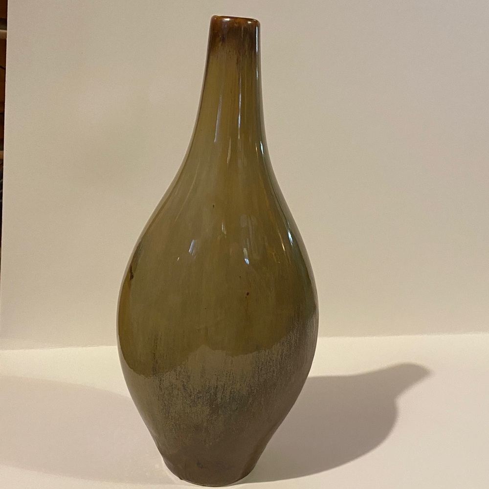 Ceramic Pottery style drip design Vase, Neutral colors